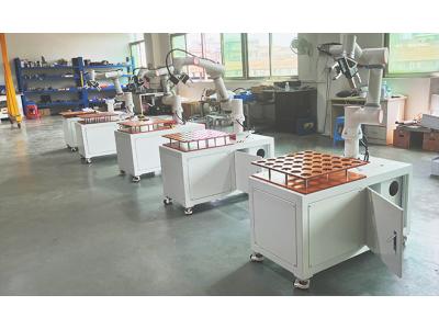 機(jī)器人料倉一體機(jī)——點陣式